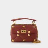 Medium Shoulder Bag | Roman Stud The Shoulder Bag | Nappa Dolce/Antique Brass Macr