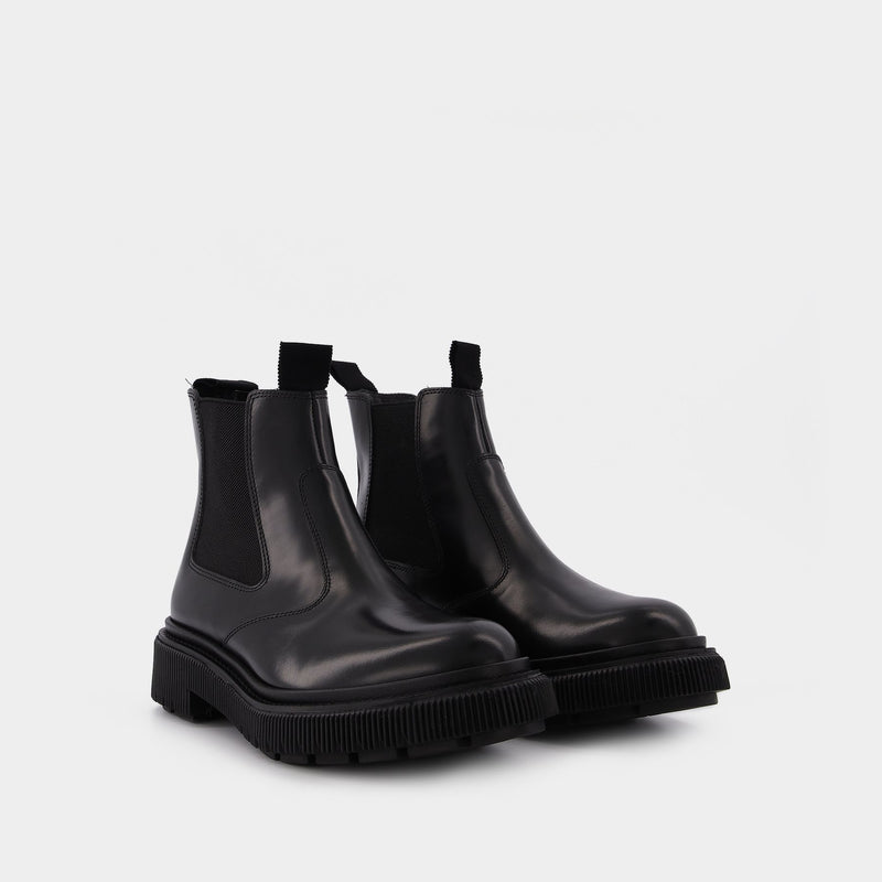 Type 156 Boots in Black Leather