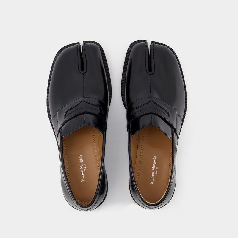 Tabi Loafers in Black Leather