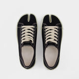 Sneakers Tabi Low in Black and White Leather